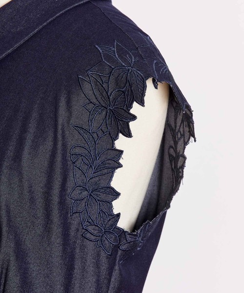NOELA(ノエラ)の「ノースリ刺繍ワンピース(ワンピース・レディース・オフホワイト/ダークインディゴブルー・M/S)」の7枚目の写真