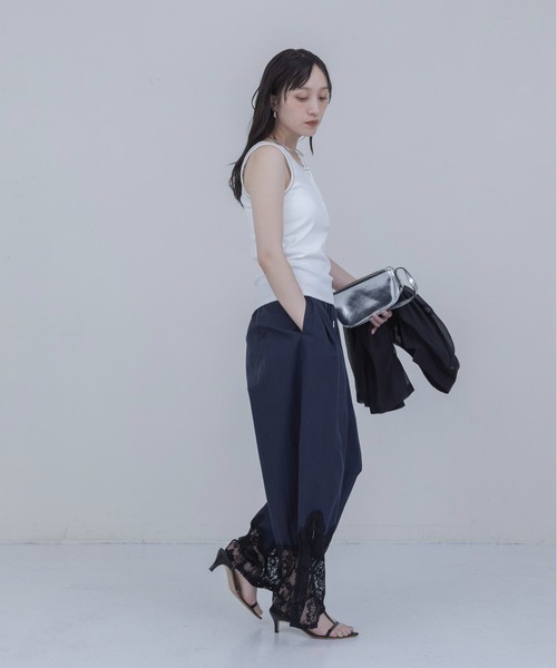 Eimee Law(エイミーロウ)の「PLACE刺繍 ヘンリーネックテレコタンク(タンクトップ・レディース・オフホワイト/ダークグレー/ライトベージュ/ブラック・FREE)」の16枚目の写真