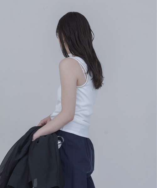 Eimee Law(エイミーロウ)の「PLACE刺繍 ヘンリーネックテレコタンク(タンクトップ・レディース・オフホワイト/ダークグレー/ライトベージュ/ブラック・FREE)」の18枚目の写真