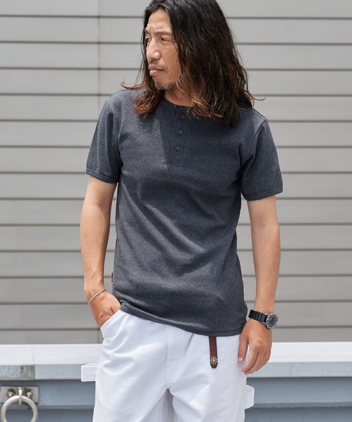 AVIREX(アヴィレックス)の「AVIREX/アビレックス DAILY S/S RIB HENLY NECK TEE デイリー 半袖 リブ ヘンリーネック Tシャツ 抗菌防臭 スリムフィット 肉厚 メンズ レディース 2026年 夏 夏服(Tシャツ/カットソー・メンズ・ブラック/ホワイト/グレー/オリーブ/チャコール/ブルー・S/M/L)」の4枚目の写真