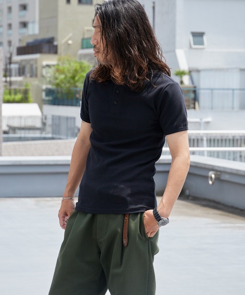 AVIREX(アヴィレックス)の「AVIREX/アビレックス DAILY S/S RIB HENLY NECK TEE デイリー 半袖 リブ ヘンリーネック Tシャツ 抗菌防臭 スリムフィット 肉厚 メンズ レディース 2026年 夏 夏服(Tシャツ/カットソー・メンズ・ブラック/ホワイト/グレー/オリーブ/チャコール/ブルー・S/M/L)」の1枚目の写真