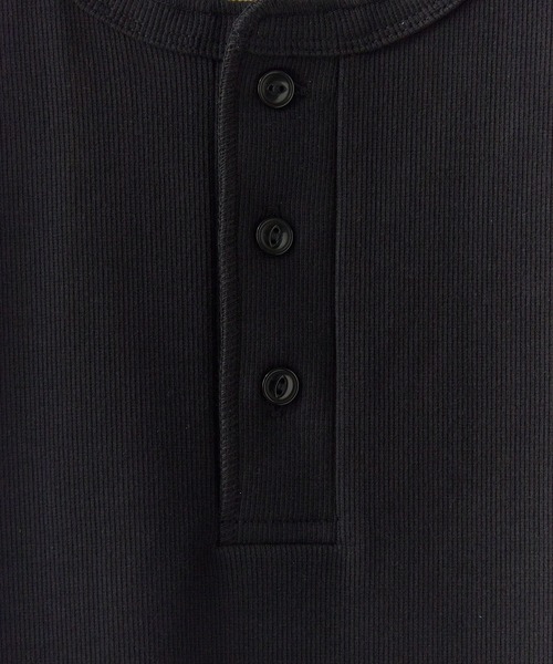 AVIREX(アヴィレックス)の「AVIREX/アビレックス DAILY S/S RIB HENLY NECK TEE デイリー 半袖 リブ ヘンリーネック Tシャツ 抗菌防臭 スリムフィット 肉厚 メンズ レディース 2026年 夏 夏服(Tシャツ/カットソー・メンズ・ブラック/ホワイト/グレー/オリーブ/チャコール/ブルー・S/M/L)」の17枚目の写真