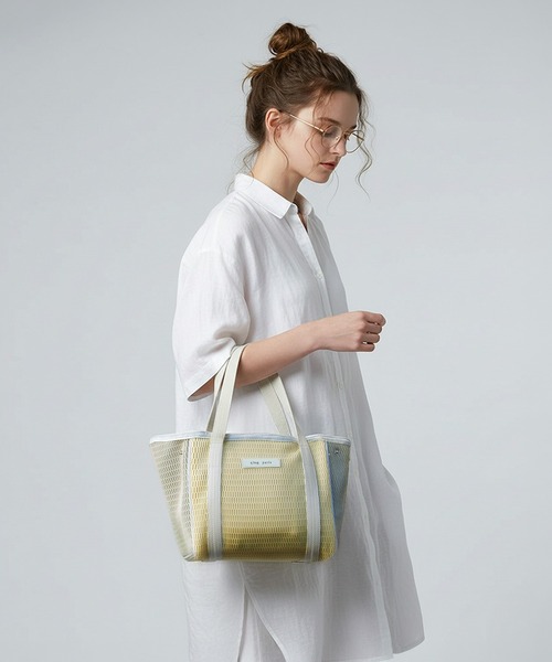 q bag paris(キューバッグパリ)の「nest zip S ネストジップ トートバッグ(トートバッグ・レディース・ライトベージュ/イエロー系その他/ベージュ系その他/ブラック/ライトグレー・FREE)」の5枚目の写真