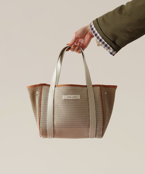q bag paris(キューバッグパリ)の「nest zip S ネストジップ トートバッグ(トートバッグ・レディース・ライトベージュ/イエロー系その他/ベージュ系その他/ブラック/ライトグレー・FREE)」の10枚目の写真