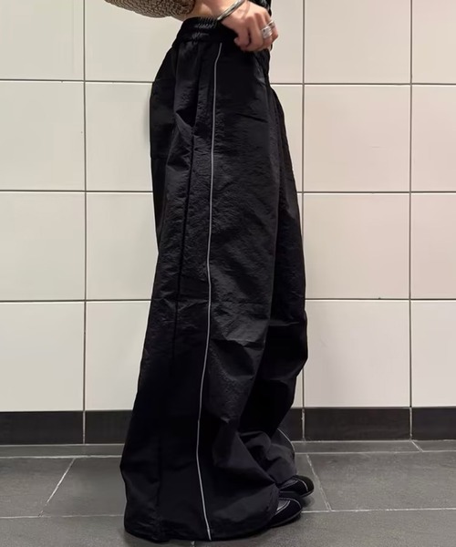 AsheKsha(アシクシャ)の「レトロナンバーワイドレッグカジュアルパンツ(その他パンツ・レディース・ブラック・M)」の3枚目の写真