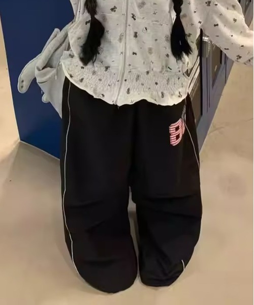 AsheKsha(アシクシャ)の「レトロナンバーワイドレッグカジュアルパンツ(その他パンツ・レディース・ブラック・M)」の10枚目の写真