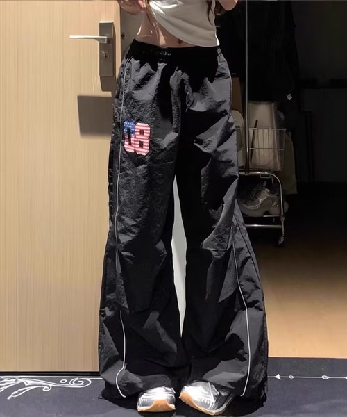 AsheKsha(アシクシャ)の「レトロナンバーワイドレッグカジュアルパンツ(その他パンツ・レディース・ブラック・M)」の16枚目の写真