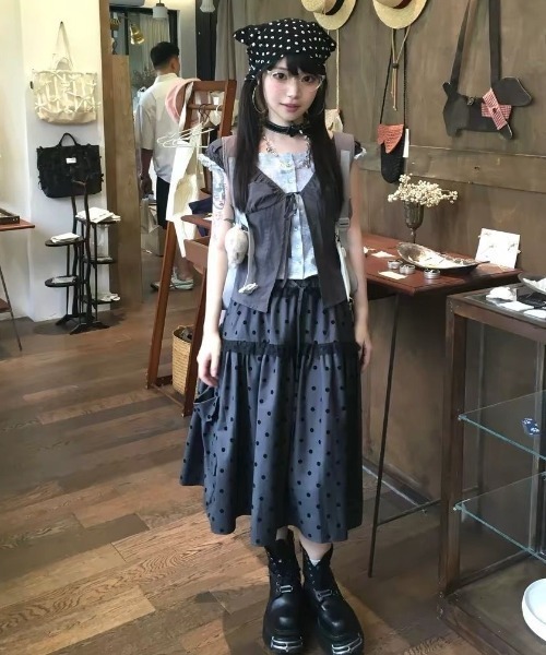 SHERU(シェル)の「【2タイプ展開】水玉・チェック柄 2 段ティアードミディスカート サイドポケット付き紐調整ウエスト ナチュラルガーリーボトムス(スカート・レディース・ブルー/ブラック・M)」の18枚目の写真