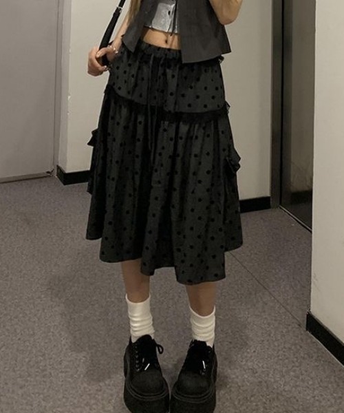 SHERU(シェル)の「【2タイプ展開】水玉・チェック柄 2 段ティアードミディスカート サイドポケット付き紐調整ウエスト ナチュラルガーリーボトムス(スカート・レディース・ブルー/ブラック・M)」の13枚目の写真