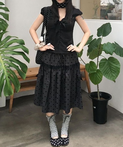 SHERU(シェル)の「【2タイプ展開】水玉・チェック柄 2 段ティアードミディスカート サイドポケット付き紐調整ウエスト ナチュラルガーリーボトムス(スカート・レディース・ブルー/ブラック・M)」の16枚目の写真