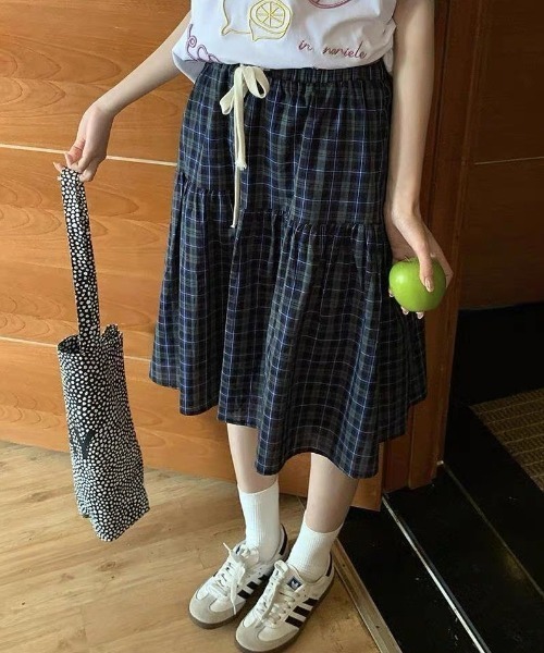 SHERU(シェル)の「【2タイプ展開】水玉・チェック柄 2 段ティアードミディスカート サイドポケット付き紐調整ウエスト ナチュラルガーリーボトムス(スカート・レディース・ブルー/ブラック・M)」の9枚目の写真