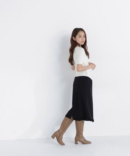 NATURAL BEAUTY BASIC(ナチュラルビューティーベーシック)の「サテンミディスカート(スカート・レディース・ブラック/ホワイト系その他・MEDIUM/SMALL)」の7枚目の写真