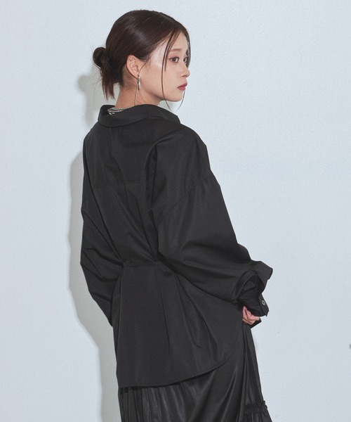 PAGEBOY(ページボーイ)の「ウエストタックベルトシャツ(シャツ/ブラウス・レディース・ブラック/オフホワイト/ブルー・FREE)」の14枚目の写真