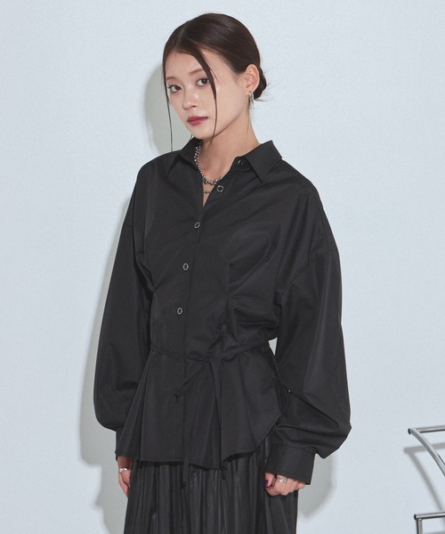 PAGEBOY(ページボーイ)の「ウエストタックベルトシャツ(シャツ/ブラウス・レディース・ブラック/オフホワイト/ブルー・FREE)」の13枚目の写真