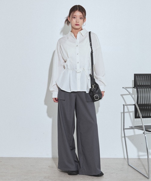 PAGEBOY(ページボーイ)の「ウエストタックベルトシャツ(シャツ/ブラウス・レディース・ブラック/オフホワイト/ブルー・FREE)」の7枚目の写真