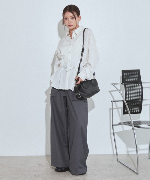 PAGEBOY(ページボーイ)の「ウエストタックベルトシャツ(シャツ/ブラウス・レディース・ブラック/オフホワイト/ブルー・FREE)」の8枚目の写真
