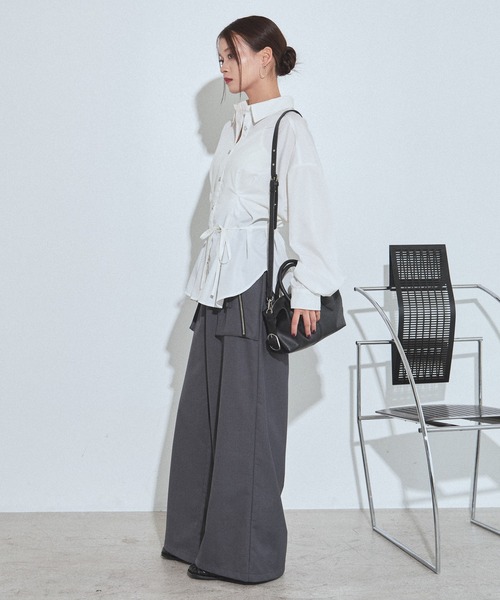 PAGEBOY(ページボーイ)の「ウエストタックベルトシャツ(シャツ/ブラウス・レディース・ブラック/オフホワイト/ブルー・FREE)」の9枚目の写真