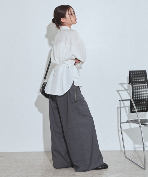 PAGEBOY(ページボーイ)の「ウエストタックベルトシャツ(シャツ/ブラウス・レディース・ブラック/オフホワイト/ブルー・FREE)」の11枚目の写真