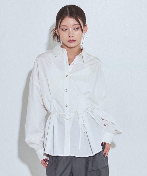 PAGEBOY(ページボーイ)の「ウエストタックベルトシャツ(シャツ/ブラウス・レディース・ブラック/オフホワイト/ブルー・FREE)」の4枚目の写真