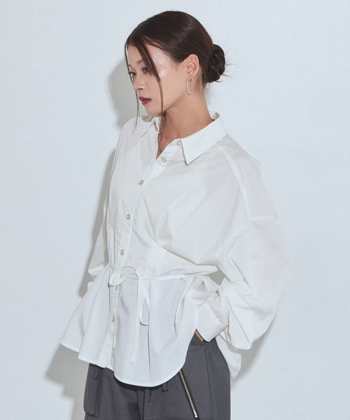 PAGEBOY(ページボーイ)の「ウエストタックベルトシャツ(シャツ/ブラウス・レディース・ブラック/オフホワイト/ブルー・FREE)」の5枚目の写真