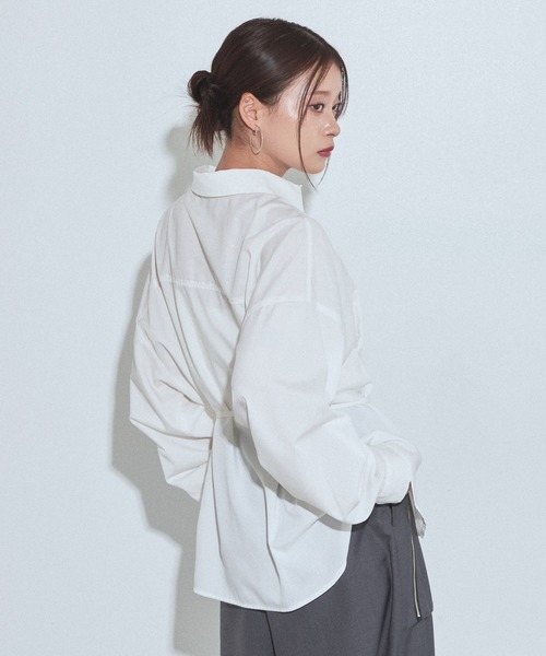PAGEBOY(ページボーイ)の「ウエストタックベルトシャツ(シャツ/ブラウス・レディース・ブラック/オフホワイト/ブルー・FREE)」の6枚目の写真
