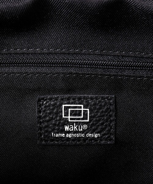 waku(ワク)の「【waku/ワク】WK-0094 本革ホリゾンタルショルダーバッグ(ショルダーバッグ・メンズ・ブラック・FREE)」の12枚目の写真