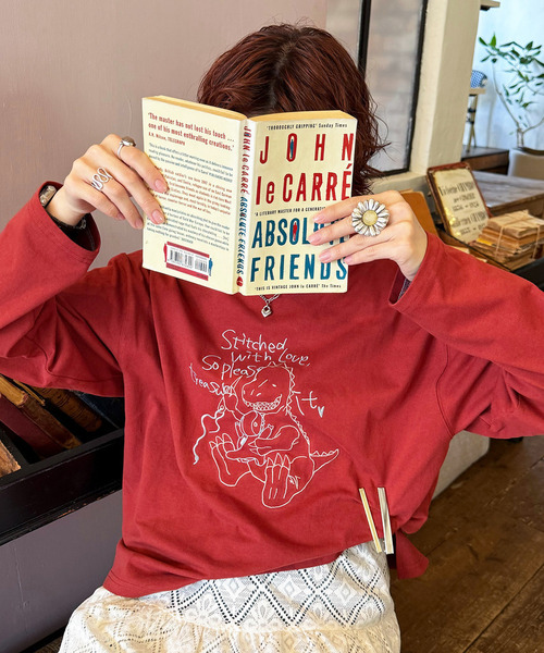 DOUBLE NAME(ダブルネーム)の「ぬいを縫いたい恐竜刺しゅうロンTEE(Tシャツ/カットソー・レディース・オフホワイト/レッド/ブラック系・FREE)」の7枚目の写真