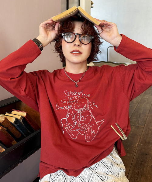 DOUBLE NAME(ダブルネーム)の「ぬいを縫いたい恐竜刺しゅうロンTEE(Tシャツ/カットソー・レディース・オフホワイト/レッド/ブラック系・FREE)」の8枚目の写真