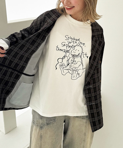 DOUBLE NAME(ダブルネーム)の「ぬいを縫いたい恐竜刺しゅうロンTEE(Tシャツ/カットソー・レディース・オフホワイト/レッド/ブラック系・FREE)」の16枚目の写真