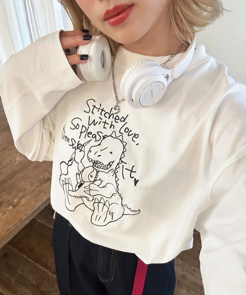 DOUBLE NAME(ダブルネーム)の「ぬいを縫いたい恐竜刺しゅうロンTEE(Tシャツ/カットソー・レディース・オフホワイト/レッド/ブラック系・FREE)」の18枚目の写真