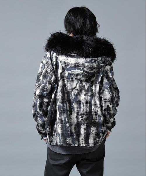DANKE SCHON（ダンケシェーン）の「DankeSchon/ダンケシェーン/RHINESTONE FUR HOOD SHIRTS（シャツ/ブラウス・メンズ・ブラック/ブラック系その他・M/L）」の4枚目の写真
