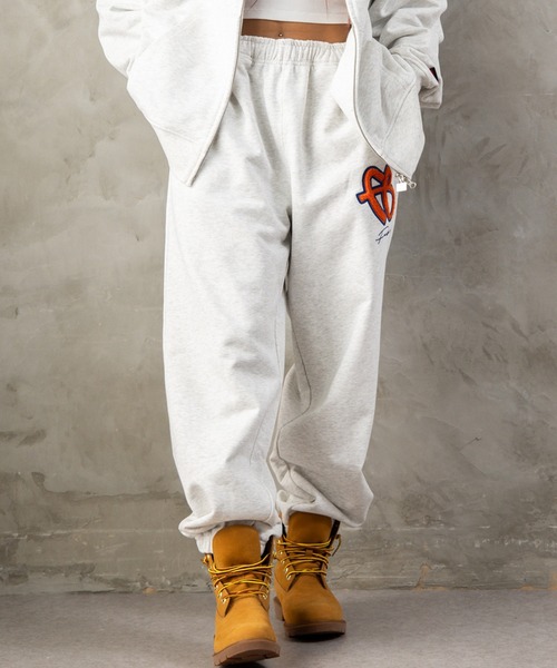 FUBU( フブ)の「FUBU フブ M’S OG LOGO SWEAT PANTS/OGロゴスウェットパンツ(スウェットパンツ・メンズ・アッシュグレー・XXL/XL/L/M)」の1枚目の写真