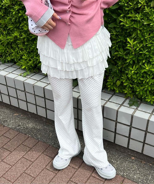 WC(ダブル シー)の「《ゆるカジュアル◎》アソートパターンフレアパンツ(その他パンツ・レディース・ドット/ホワイト/チャコールグレー・FREE)」の7枚目の写真