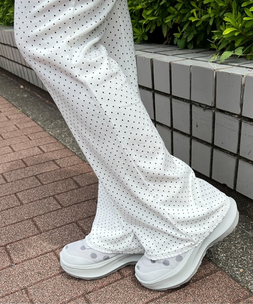 WC(ダブル シー)の「《ゆるカジュアル◎》アソートパターンフレアパンツ(その他パンツ・レディース・ドット/ホワイト/チャコールグレー・FREE)」の9枚目の写真