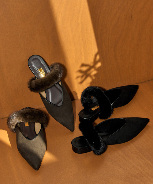 FLAT(フラット)の「《追加/WEB+一部店舗限定》GRISEポインテッドファーストラップミュール(その他シューズ・レディース・ブラック/ブラウン・SMALL/MEDIUM/X-LARGE/LARGE)」の3枚目の写真