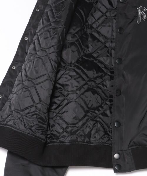 RVCA(ルーカ)の「RVCA メンズ TAPOUT SATIN JACKET ジャケット 【2026年秋冬モデル】/ルーカサテンスタジアムジャケット(スタジャン・メンズ・ブラック・X-LARGE/LARGE/MEDIUM/SMALL)」の6枚目の写真