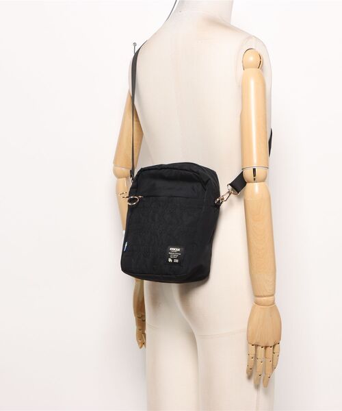 moz(モズ)の「【moz/モズ】 SAC'S BAR別注 キルティング 縦型ショルダーバッグ(ショルダーバッグ・レディース・モカ/グレイッシュベージュ/ブラック・FREE)」の7枚目の写真