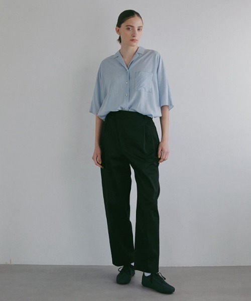 ETRE TOKYO（エトレトウキョウ）の「フロントデザインタックパンツ（その他パンツ・レディース・ブラック/カーキ・M/S）」の10枚目の写真