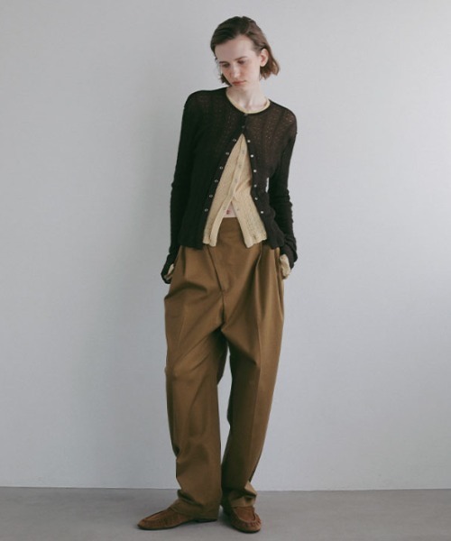 ETRE TOKYO（エトレトウキョウ）の「フロントデザインタックパンツ（その他パンツ・レディース・ブラック/カーキ・M/S）」の3枚目の写真