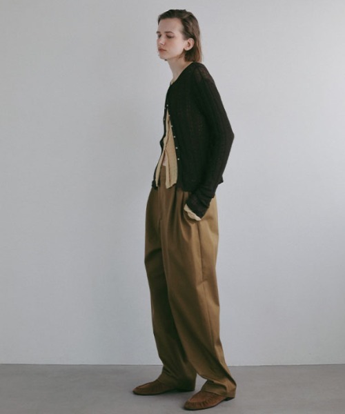 ETRE TOKYO（エトレトウキョウ）の「フロントデザインタックパンツ（その他パンツ・レディース・ブラック/カーキ・M/S）」の5枚目の写真