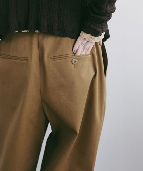 ETRE TOKYO（エトレトウキョウ）の「フロントデザインタックパンツ（その他パンツ・レディース・ブラック/カーキ・M/S）」の8枚目の写真