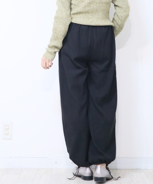 DISKEEN SURE(ディスキーンシュアー)の「2WAYシルエットでハイブリッド!裾スピンドル付きコールテンデザインロングパンツ(その他パンツ・レディース・チャコール/モカ/ブラック/ホワイト/ブラウン・FREE)」の12枚目の写真