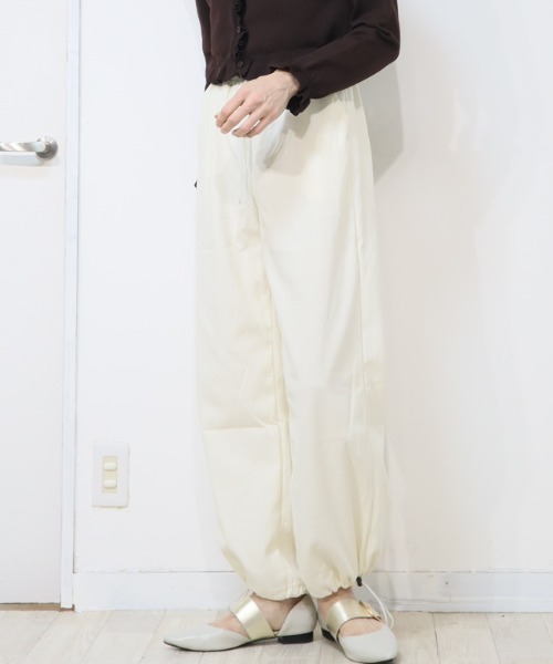 DISKEEN SURE(ディスキーンシュアー)の「2WAYシルエットでハイブリッド!裾スピンドル付きコールテンデザインロングパンツ(その他パンツ・レディース・チャコール/モカ/ブラック/ホワイト/ブラウン・FREE)」の21枚目の写真