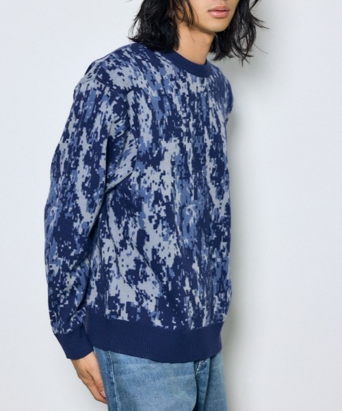 AZUL by moussy（アズールバイマウジー）の「総柄ニットトップス 秋服 冬服　アニマル柄　ヒョウ柄　レオパード柄（ニット/セーター・メンズ・ブルー系その他/グレー系その他/ブラック系その他・LARGE/MEDIUM）」の3枚目の写真