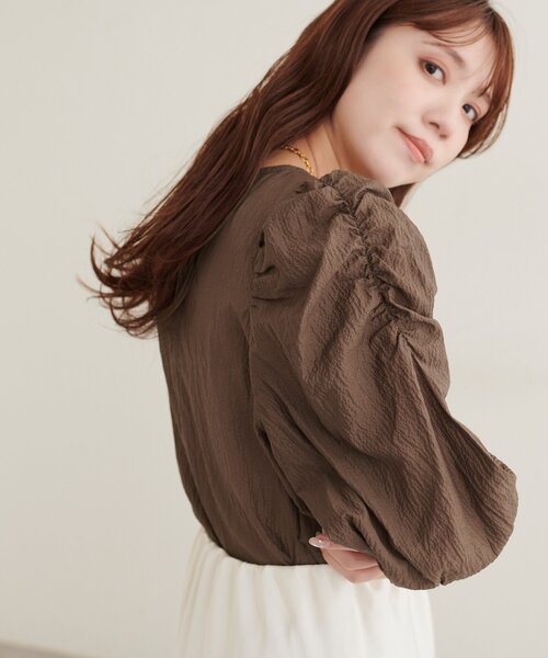 natural couture(ナチュラルクチュール)の「アソートパワショルブラウス(シャツ/ブラウス・レディース・ブラウン系その他/ブラウン/ブラック/オフホワイト/サックスブルー・FREE)」の3枚目の写真