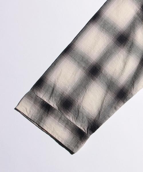 MONKEY TIME（モンキータイム）の「＜monkey time＞ ∴ オンブレチェック ノーカラー クオータースリーブ シャツ◆（シャツ/ブラウス・メンズ・ダークグレー/ネイビー・X-LARGE/MEDIUM/LARGE/SMALL）」の5枚目の写真