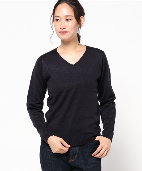 Re:EDIT（リエディ）の「[リエディ]洗えるVネックハイゲージニットトップス[リエディオリジナル]トップス/ニットトップス（ニット/セーター・レディース・グレー/チャコールグレー/ブラック/アイボリー/ネイビー/モカ/ベージュ/ピンクベージュ/ワイン/サックスブルー・LARGE/MEDIUM）」の7枚目の写真
