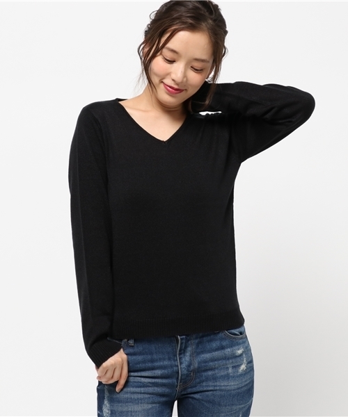 Re:EDIT（リエディ）の「[リエディ]洗えるVネックハイゲージニットトップス[リエディオリジナル]トップス/ニットトップス（ニット/セーター・レディース・グレー/チャコールグレー/ブラック/アイボリー/ネイビー/モカ/ベージュ/ピンクベージュ/ワイン/サックスブルー・LARGE/MEDIUM）」の3枚目の写真