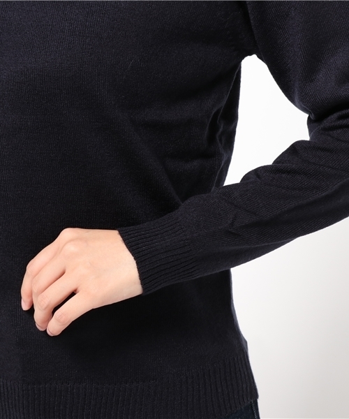 Re:EDIT（リエディ）の「[リエディ]洗えるVネックハイゲージニットトップス[リエディオリジナル]トップス/ニットトップス（ニット/セーター・レディース・グレー/チャコールグレー/ブラック/アイボリー/ネイビー/モカ/ベージュ/ピンクベージュ/ワイン/サックスブルー・LARGE/MEDIUM）」の12枚目の写真