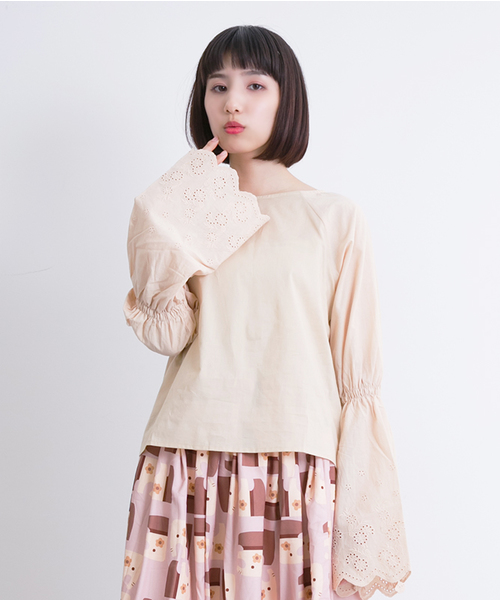 MERLOT(メルロー)の「コットンレースフレアスリーブブラウス587-4527(シャツ/ブラウス・レディース・ベージュ/オレンジ/ホワイト・FREE)」の1枚目の写真